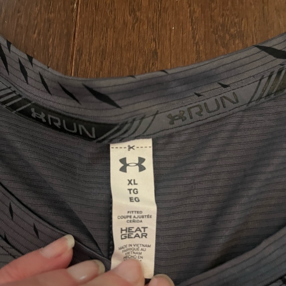 Under Armour Run Shirt – Grey - Picture 2 of 4